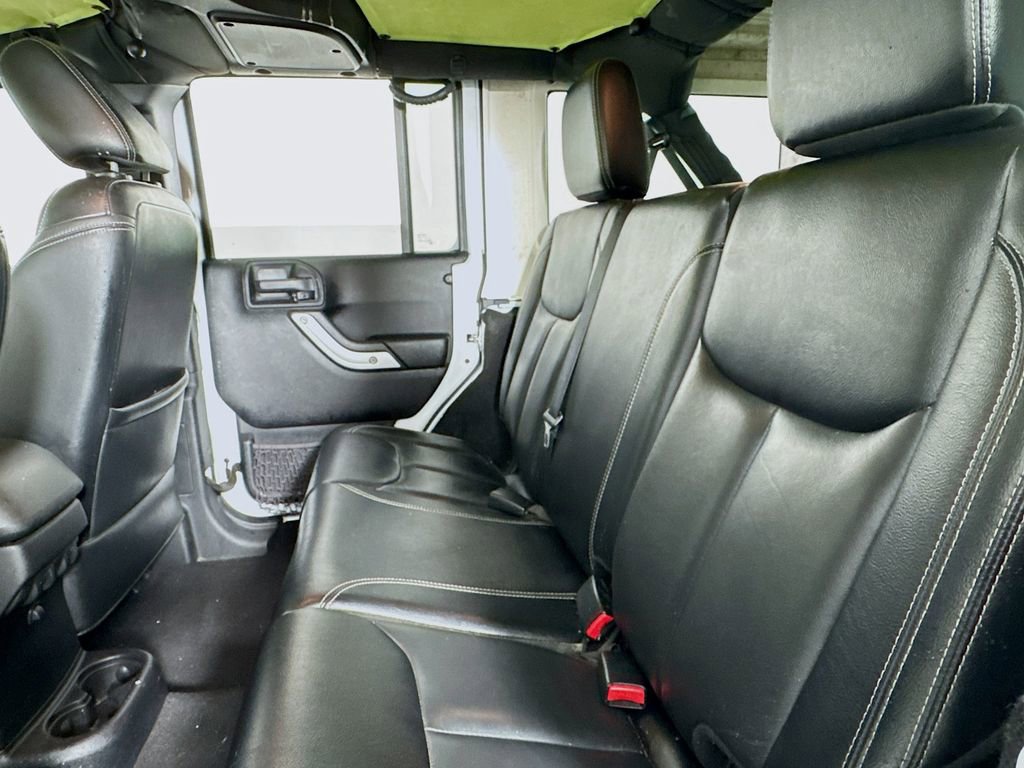 Used 2016 Jeep Wrangler Unlimited Rubicon w/ Connectivity Group AWD/4WD image 12