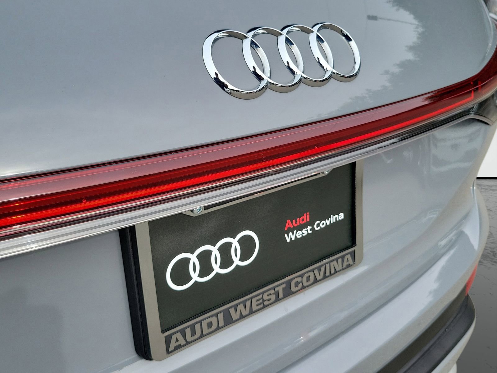 Used 2023 Audi Q4 e-tron Premium Plus w/ Premium Plus image 8