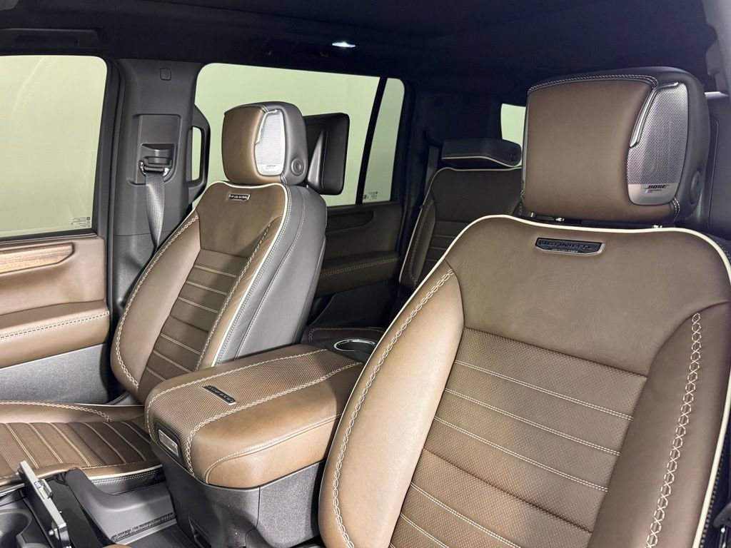 Used 2025 GMC Yukon XL Denali Ultimate AWD/4WD image 5