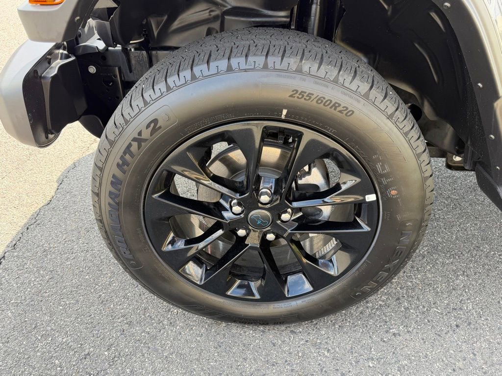 Certified 2025 Jeep Wrangler Unlimited Sahara AWD/4WD image 13