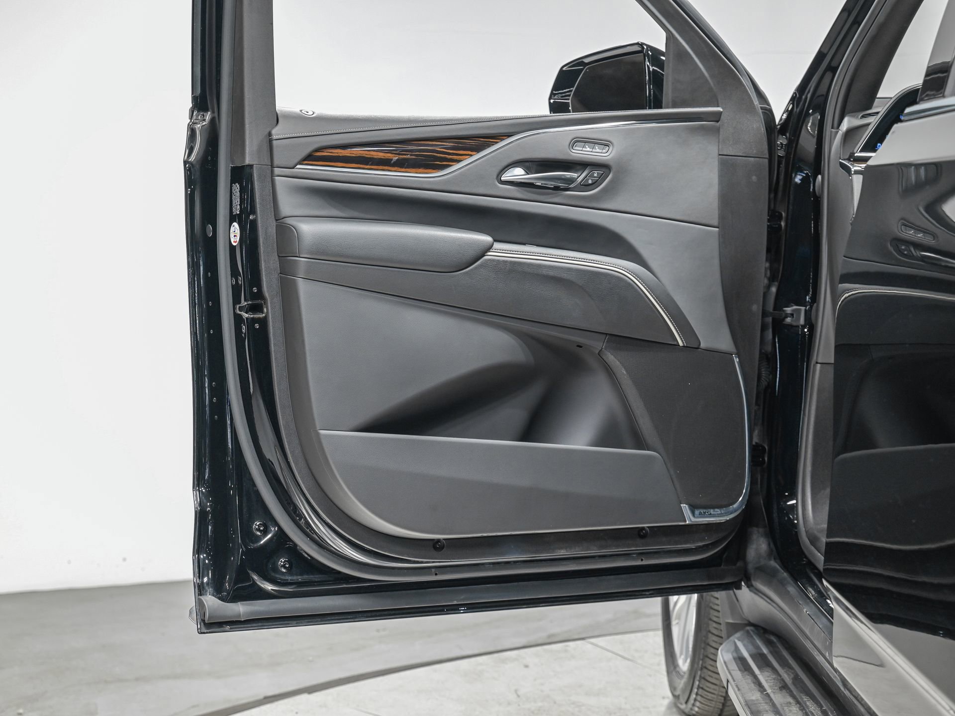 Used 2023 Cadillac Escalade ESV Luxury image 12