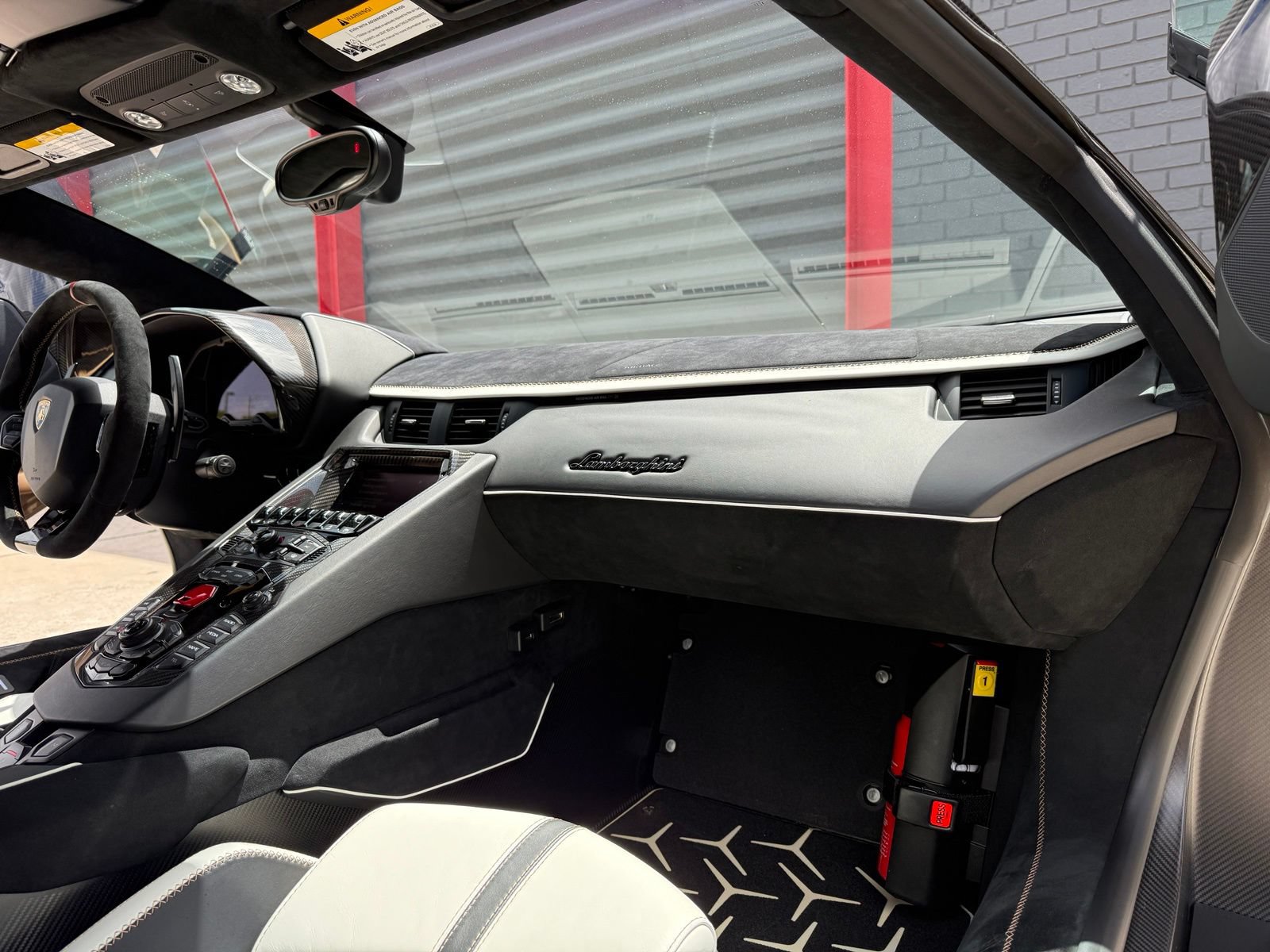 Used 2020 Lamborghini Aventador SVJ AWD/4WD image 38