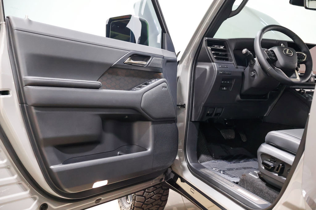 Used 2026 Lexus GX 550 w/ Accessory Package (2T) AWD/4WD image 27