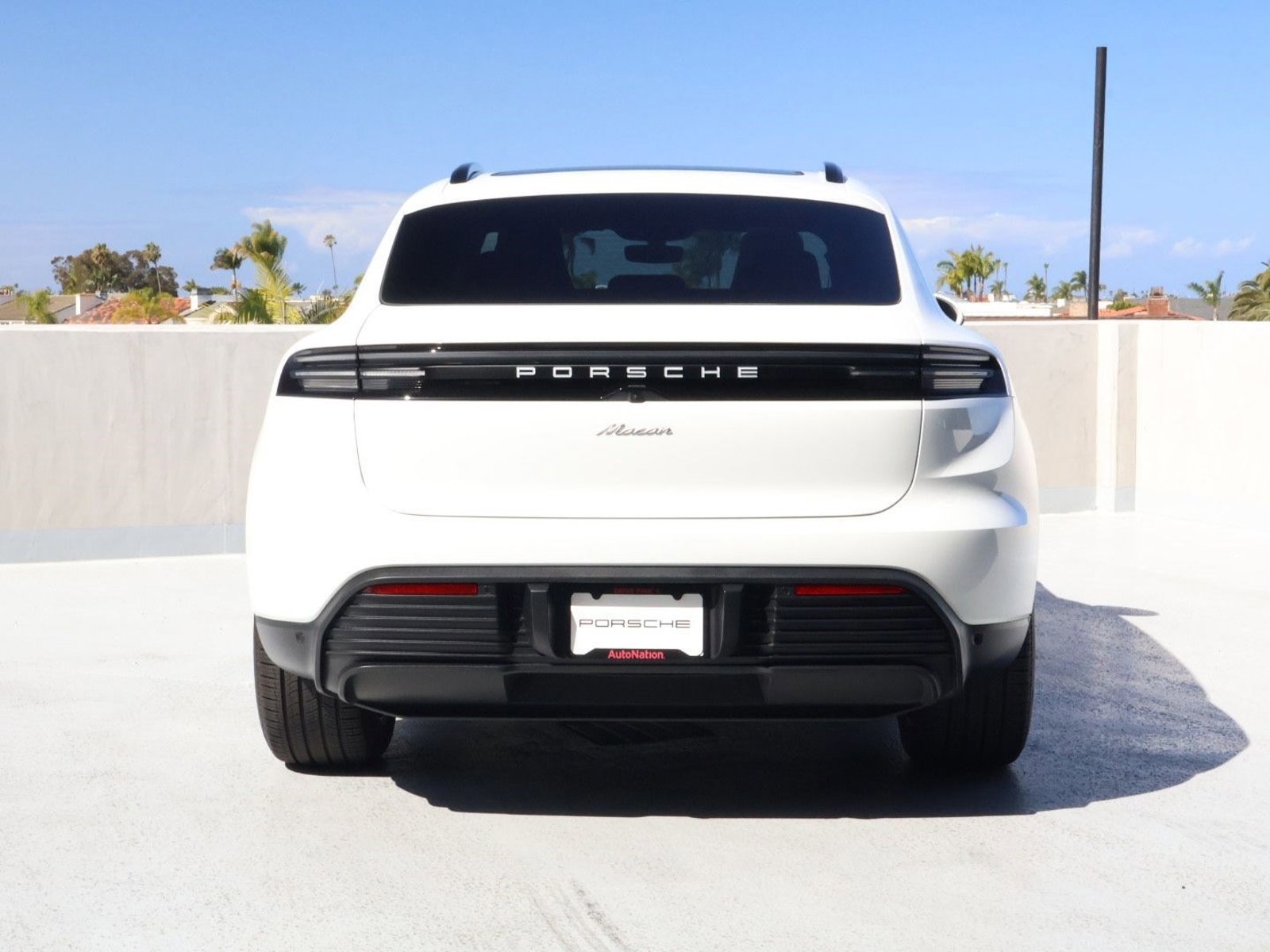Certified 2025 Porsche Macan Electric RWD image 10