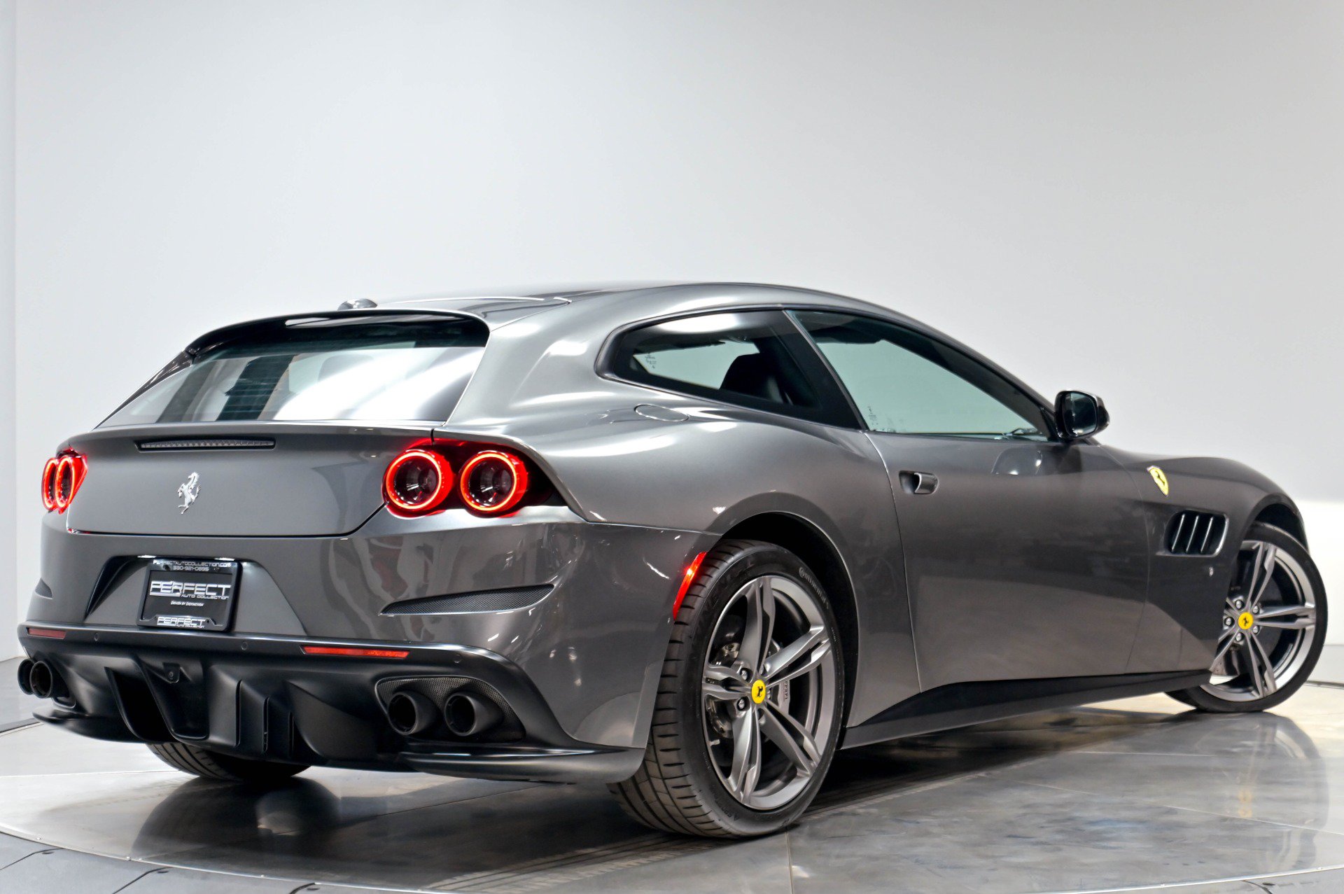 Used 2017 Ferrari GTC4Lusso AWD/4WD image 87