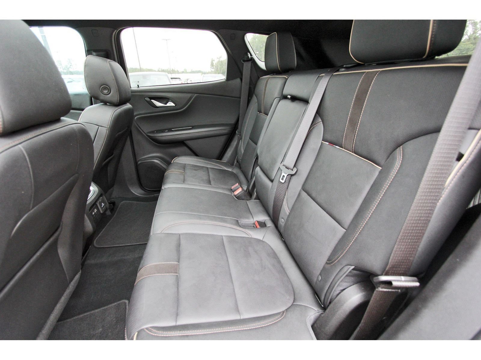 Used 2022 Chevrolet Blazer Premier w/ Enhanced Convenience Package FWD image 13