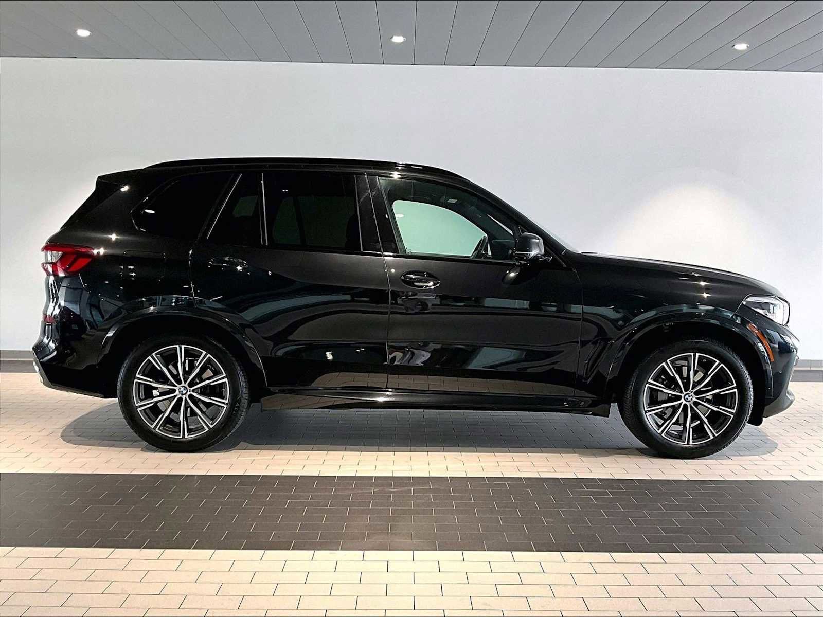 Used 2021 BMW X5 xDrive40i w/ M Sport Package image 11
