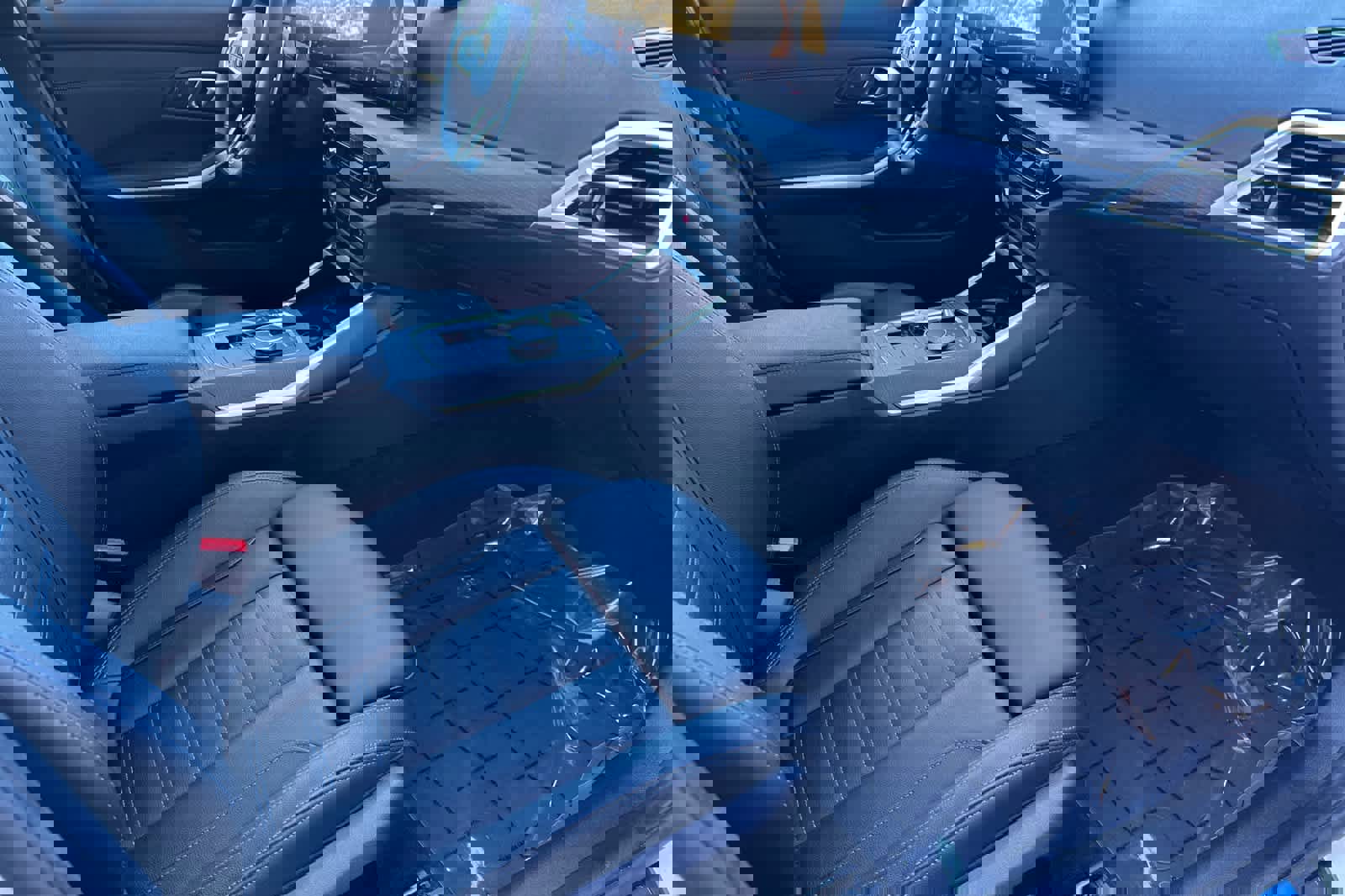 Used 2025 BMW 330i Sedan w/ M Sport Package image 16