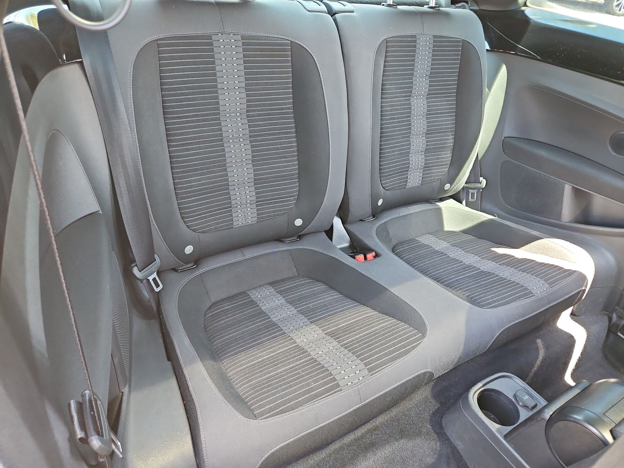 Used 2014 Volkswagen Beetle R-Line FWD image 25