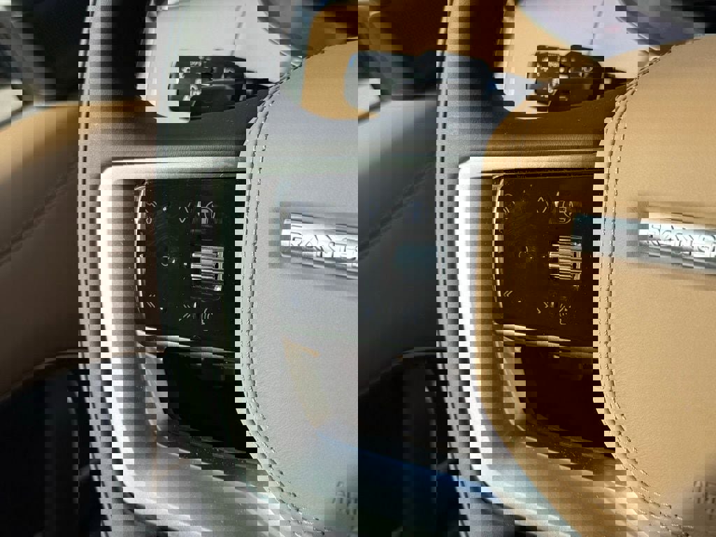 New 2026 Land Rover Range Rover SE image 19