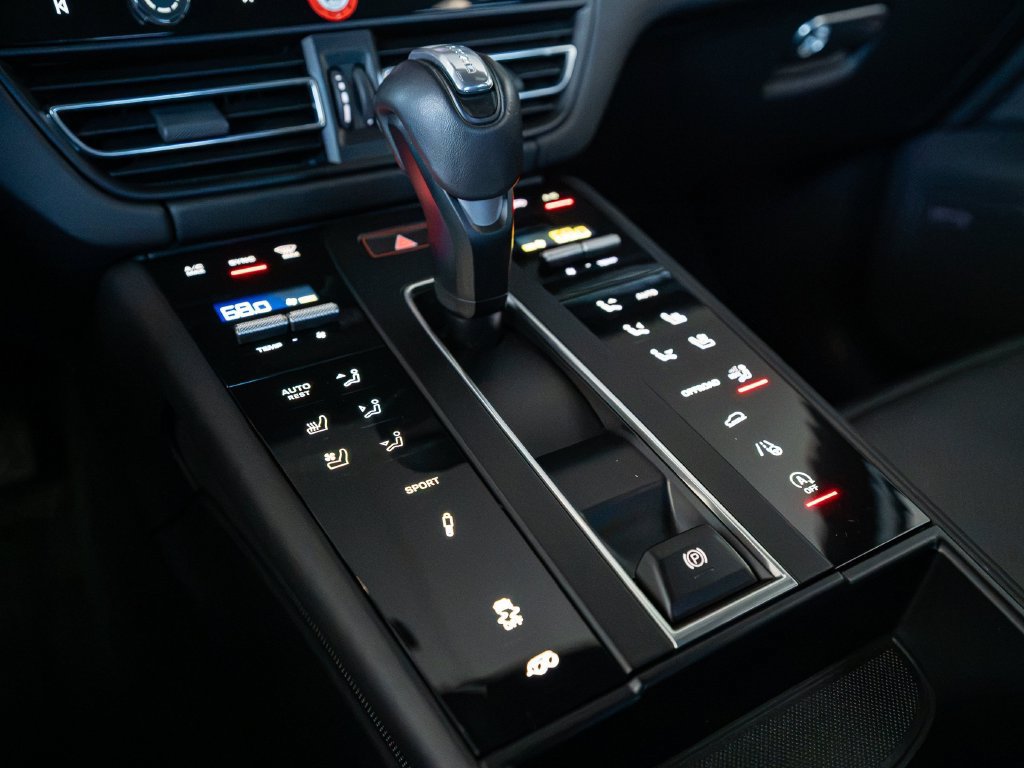 Certified 2023 Porsche Macan S AWD/4WD image 19
