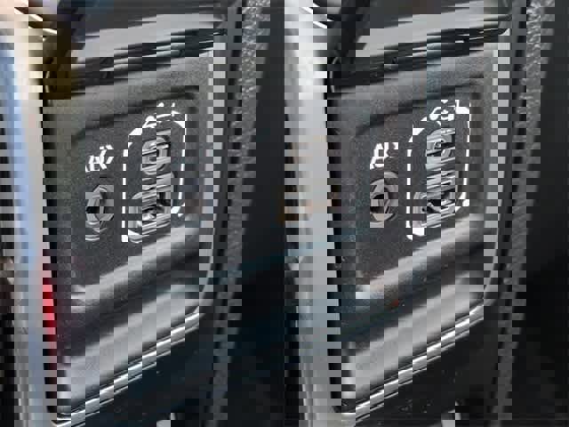 Used 2023 Jeep Wrangler Unlimited Rubicon w/ Cold Weather Group image 31