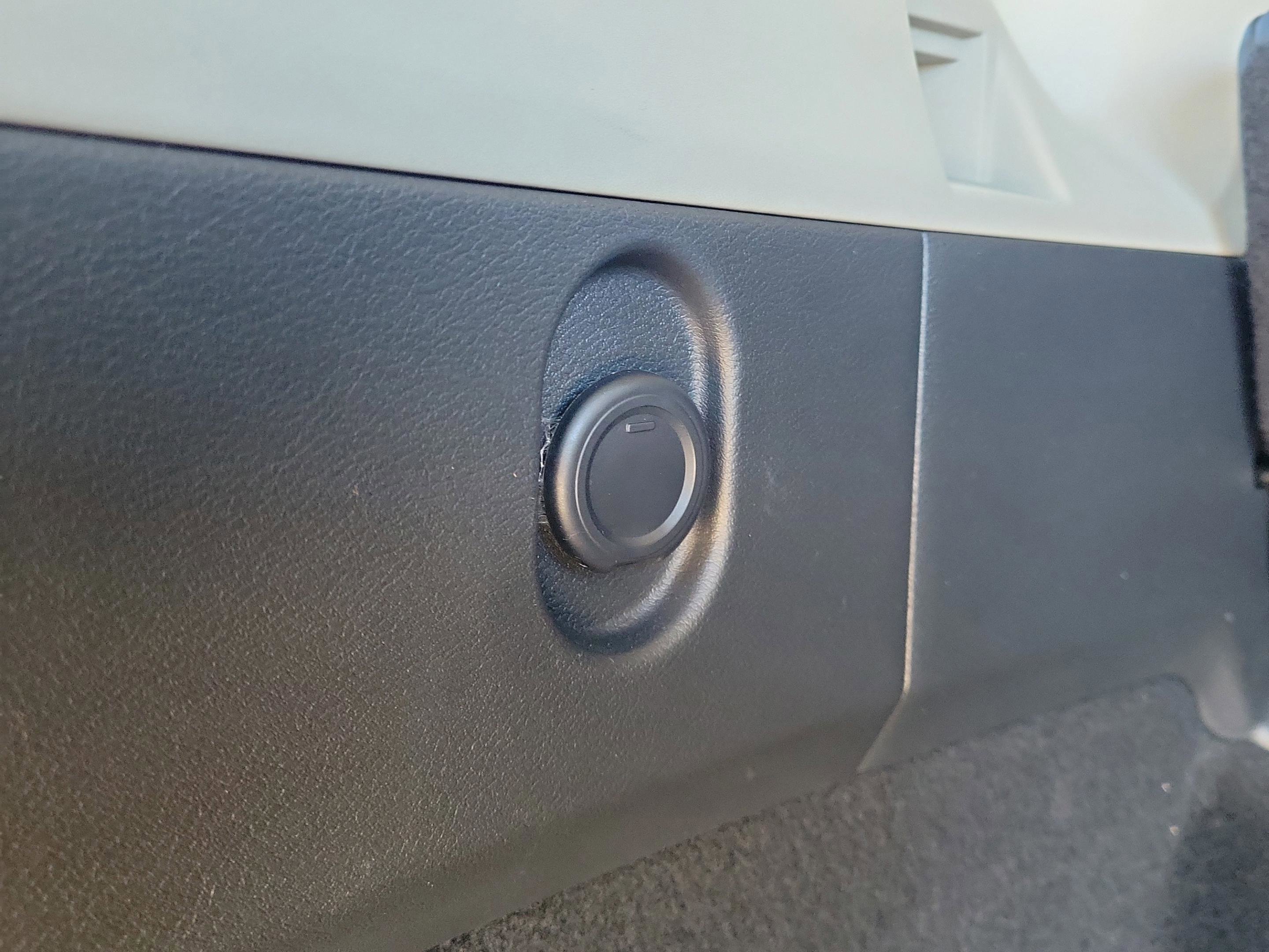 Certified 2021 Nissan Rogue SV w/ Premium Package image 8