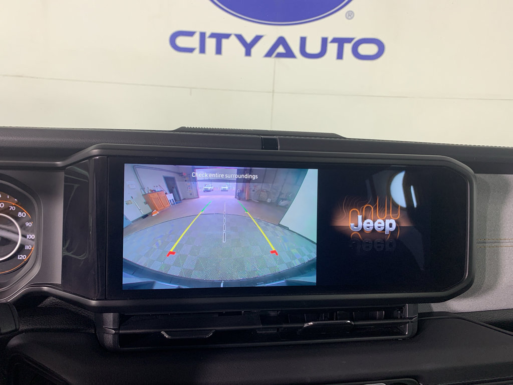 Used 2025 Jeep Wrangler Sahara AWD/4WD image 27