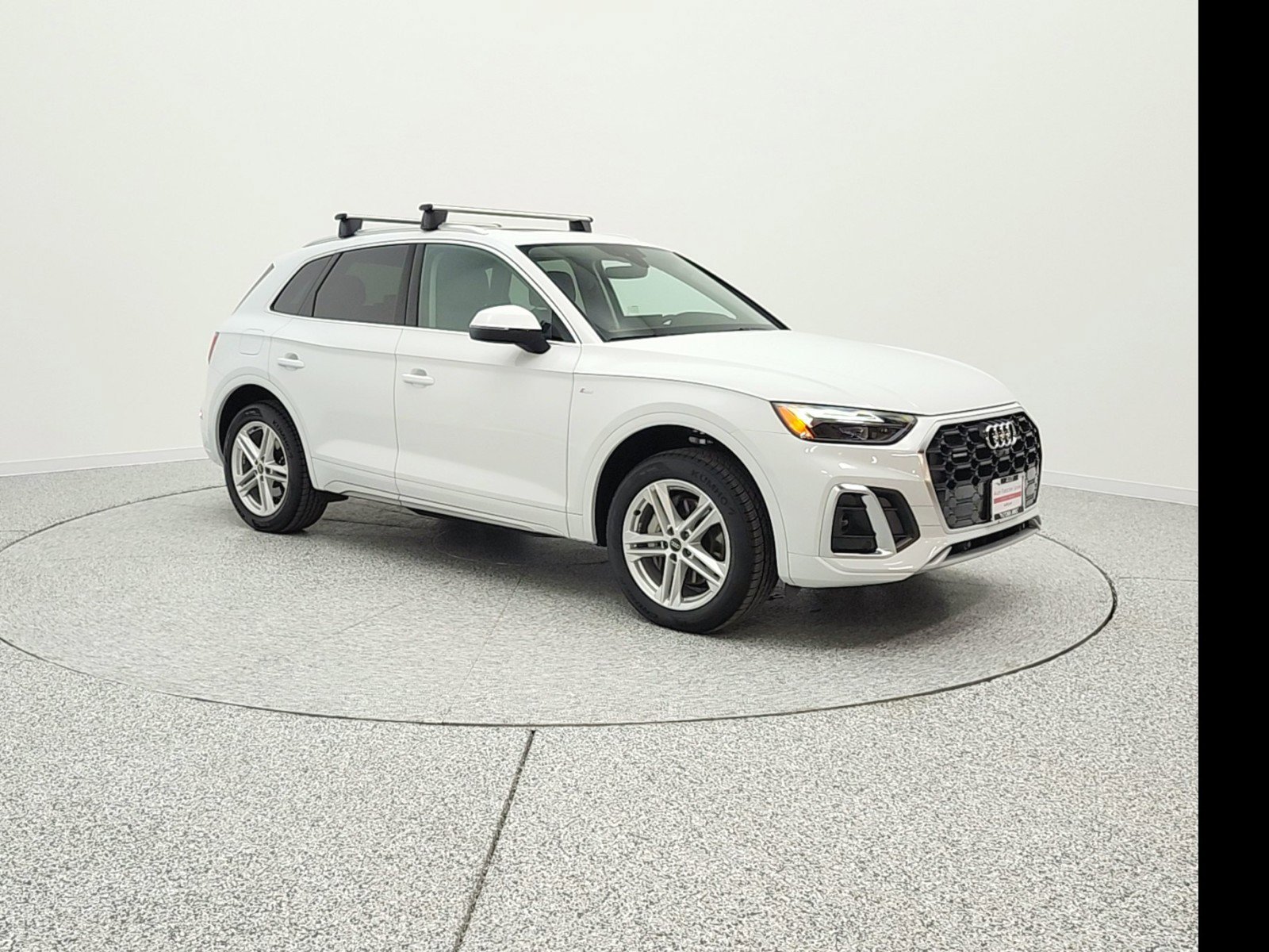 Used 2025 Audi Q5 e Premium Plus w/ Premium Plus Package image 3