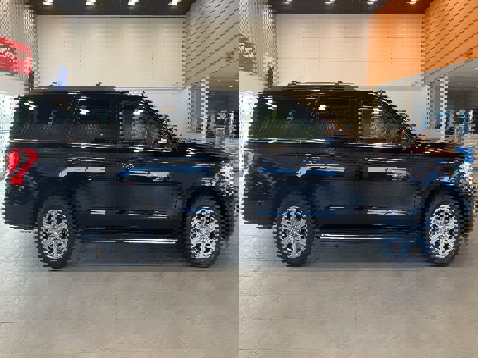 Used 2019 Ford Expedition XLT w/ Equipment Group 202A image 4