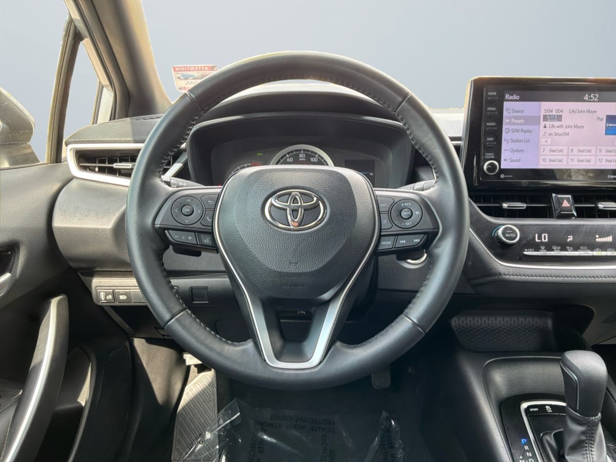 Used 2022 Toyota Corolla SE w/ SE Premium Package FWD image 11