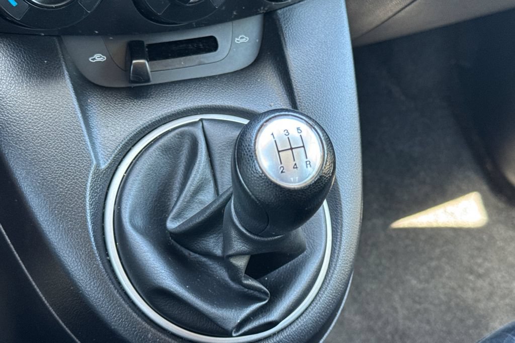 Used 2013 MAZDA MAZDA2 Sport FWD image 21