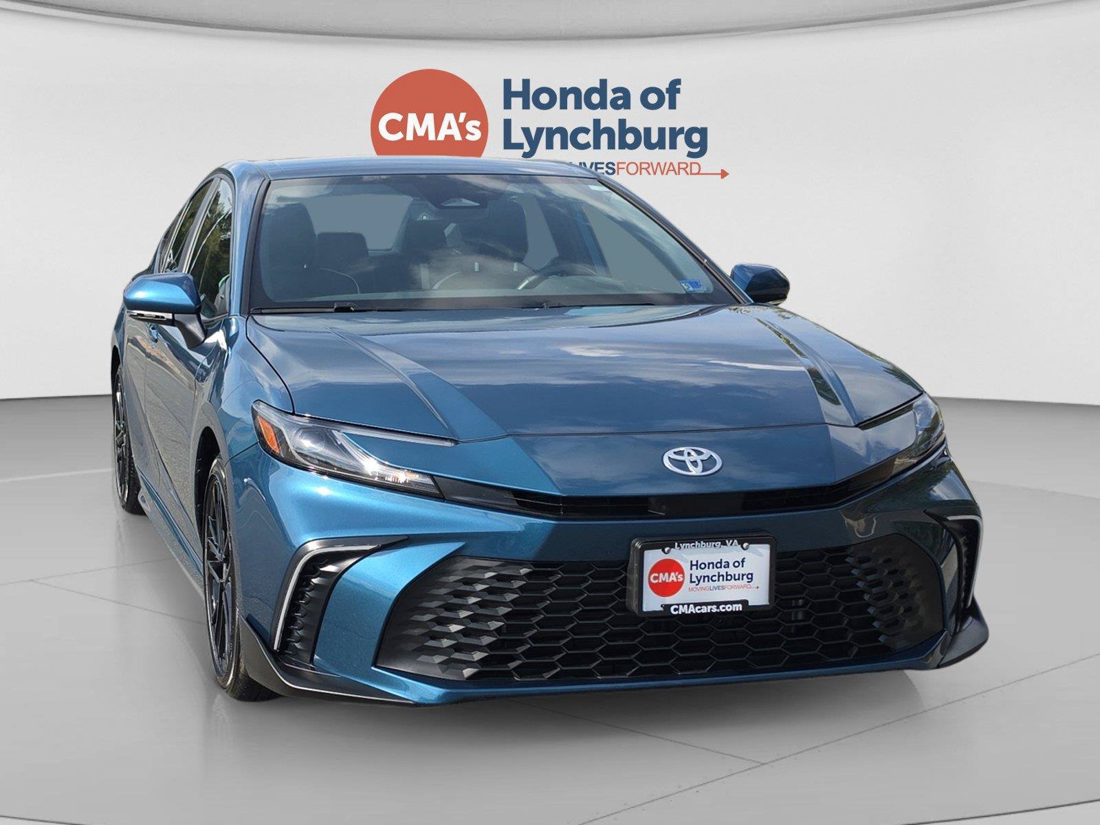 Used 2025 Toyota Camry SE w/ Multimedia Upgrade Package FWD image 7