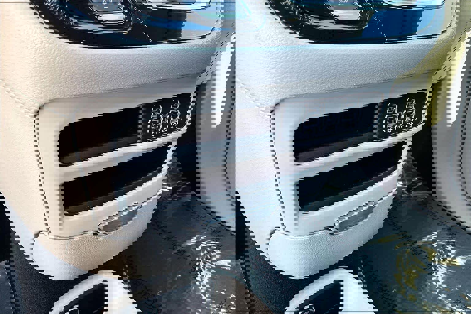 Used 2023 Chrysler Pacifica Touring-L image 35