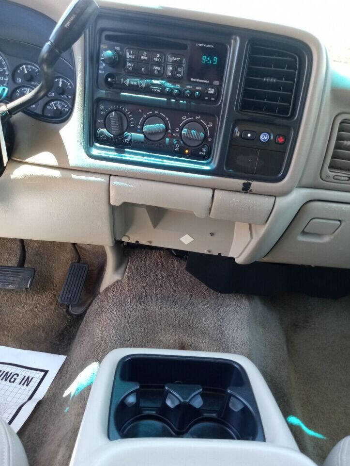Used 2002 Chevrolet Suburban LT image 21