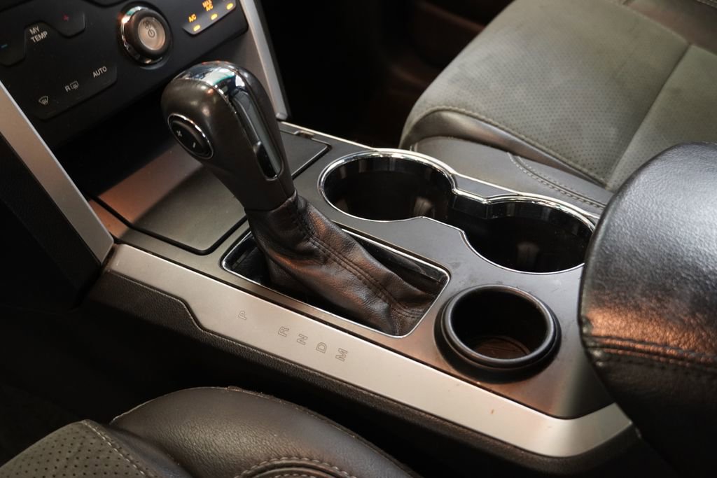 Used 2015 Ford Explorer XLT w/ Equipment Group 202A FWD image 21