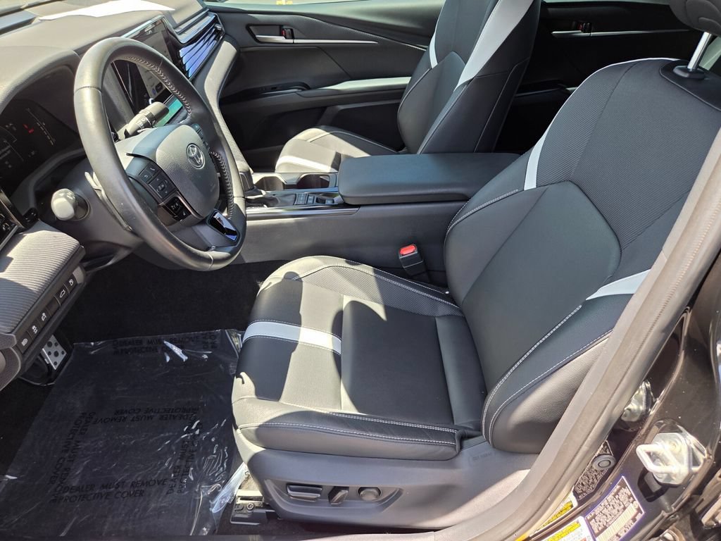 Used 2025 Toyota Camry SE FWD image 8