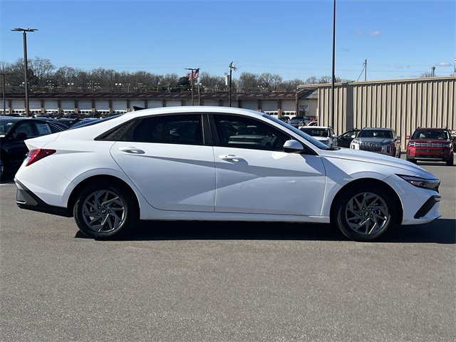 Certified 2025 Hyundai Elantra Blue image 33