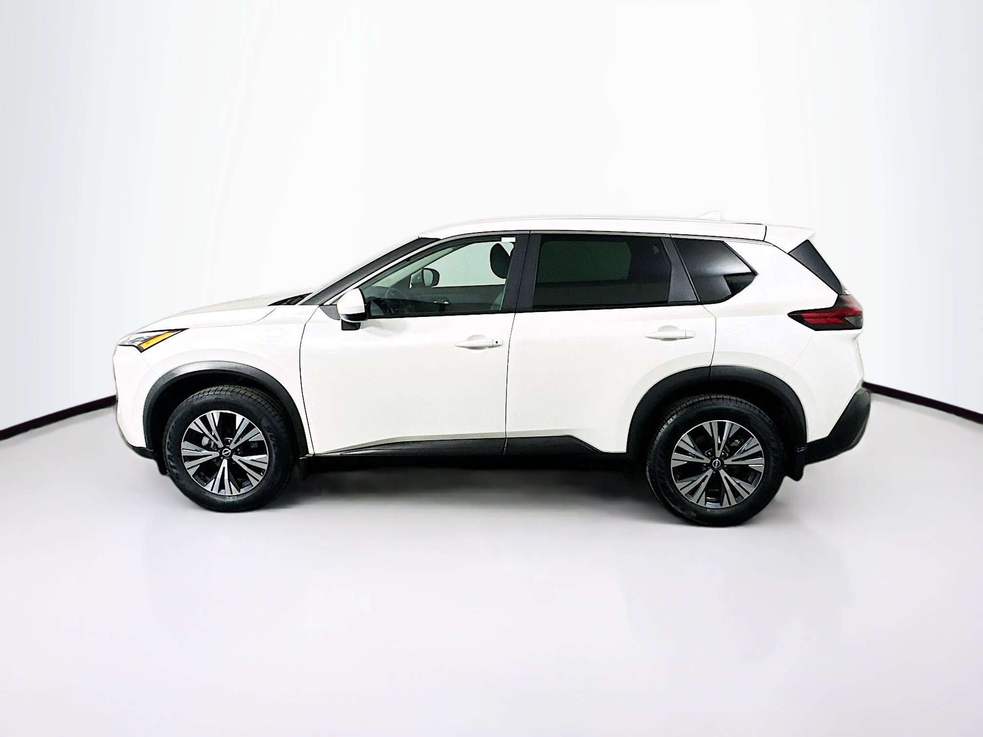 Used 2023 Nissan Rogue SV image 4