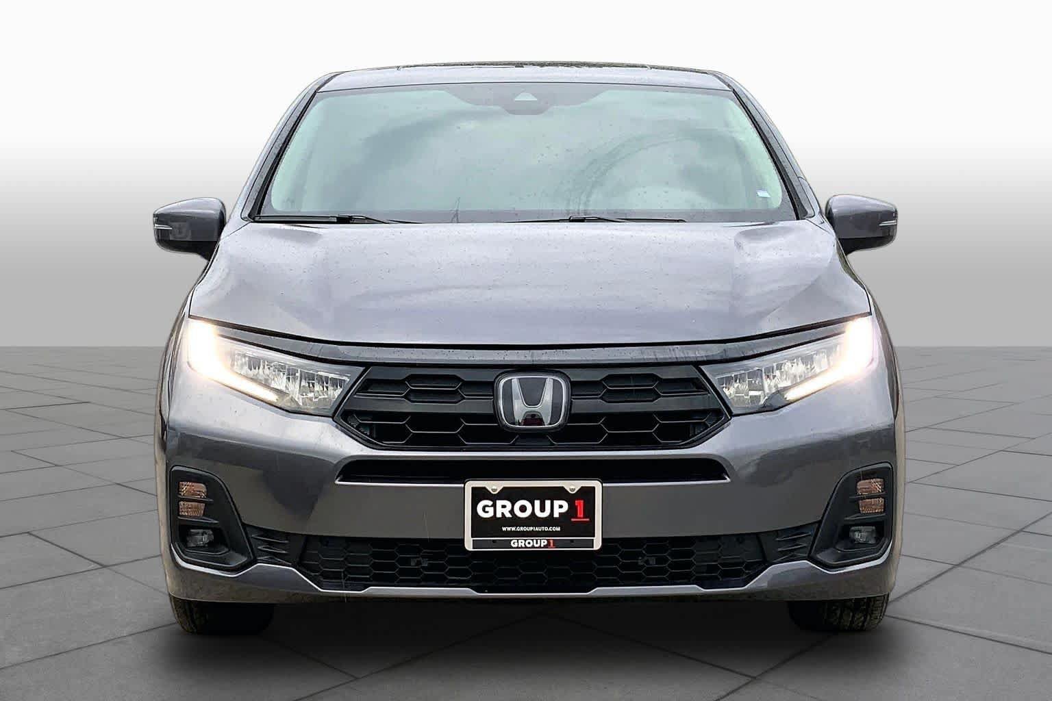 Used 2025 Honda Odyssey Touring image 4