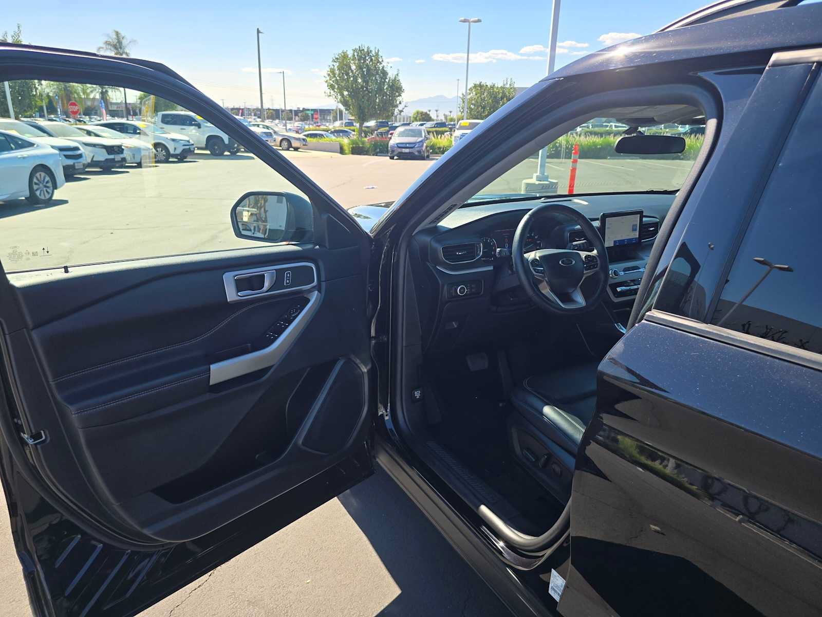 Used 2023 Ford Explorer XLT w/ Equipment Group 202A RWD image 21