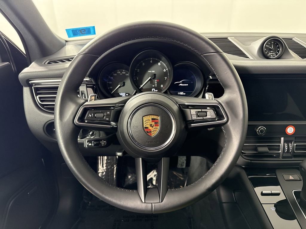 Certified 2025 Porsche Macan image 36