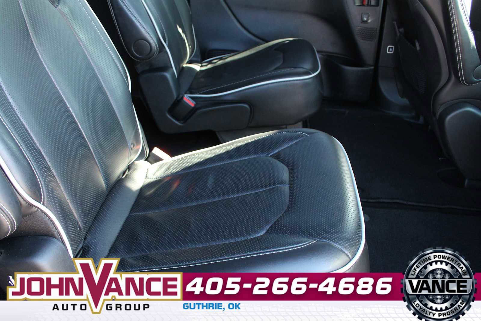 Used 2025 Chrysler Pacifica Limited FWD image 24