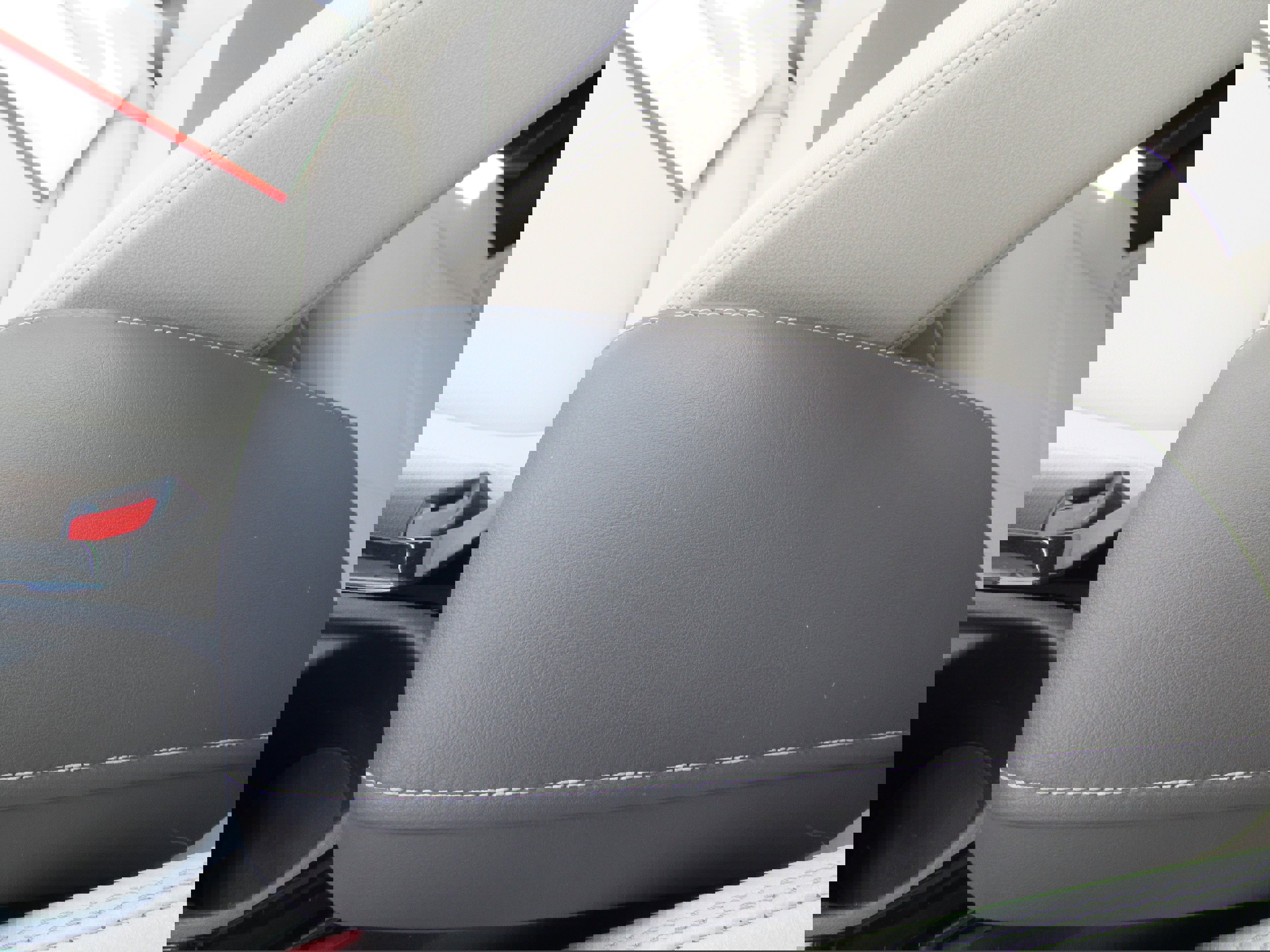 Used 2022 Toyota Corolla Cross XLE image 29