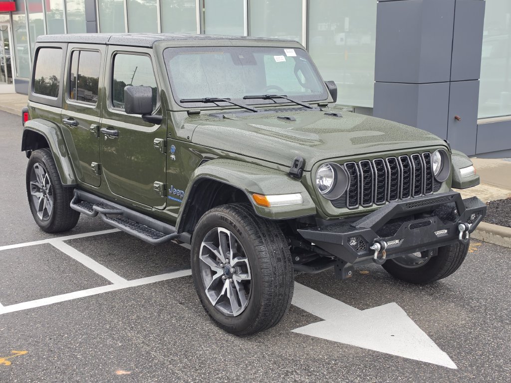 Used 2024 Jeep Wrangler Unlimited w/ Convenience Group AWD/4WD image 2