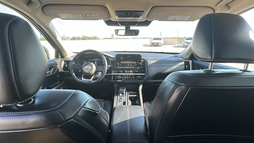 Used 2024 Nissan Pathfinder Platinum FWD image 31