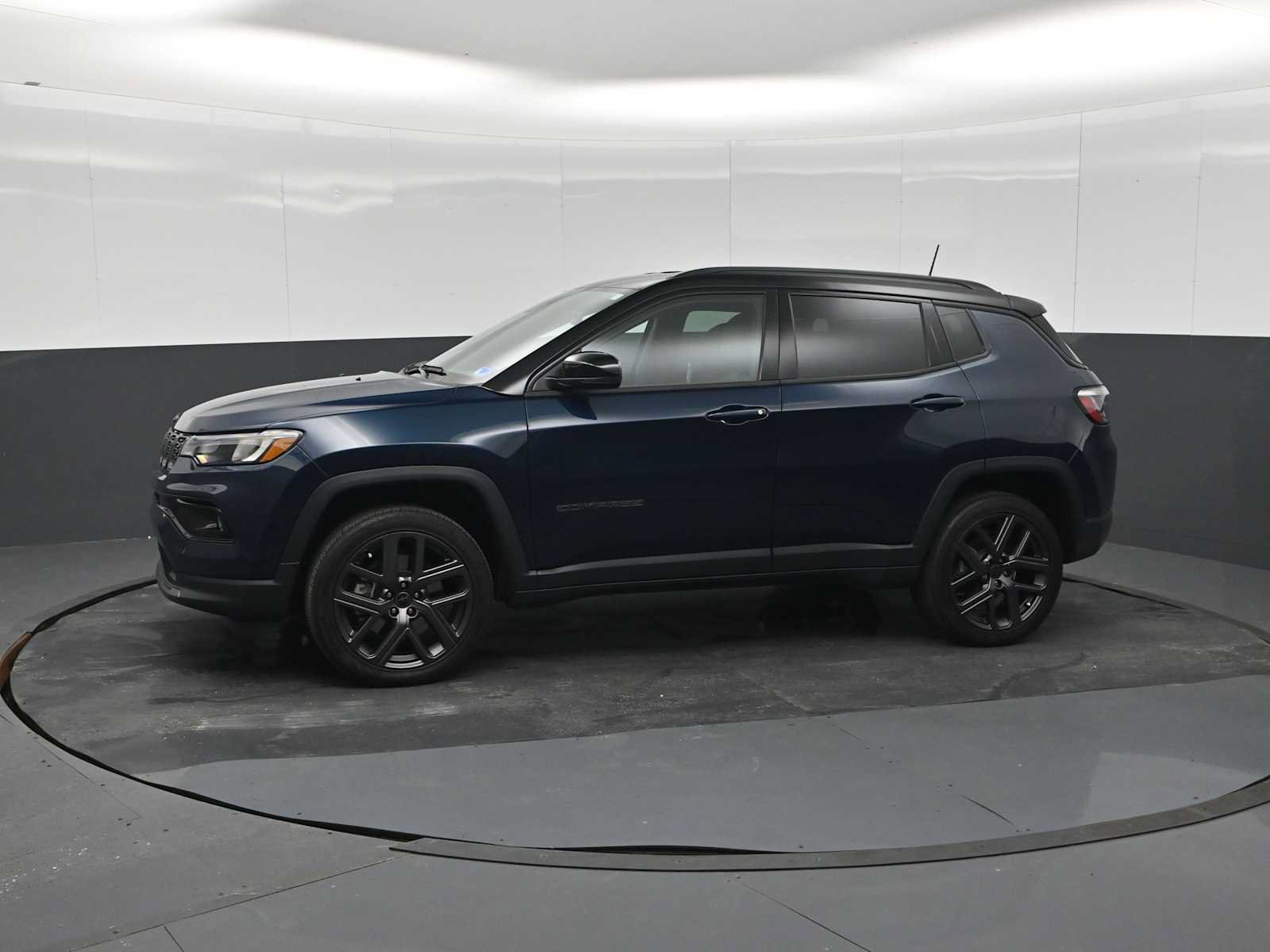 Used 2026 Jeep Compass Limited AWD/4WD image 4