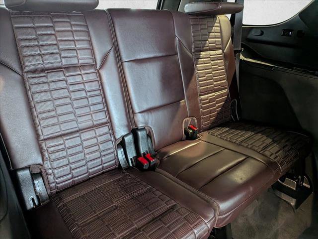 Used 2023 Cadillac Escalade Sport Platinum w/ LPO, ONYX Package image 19