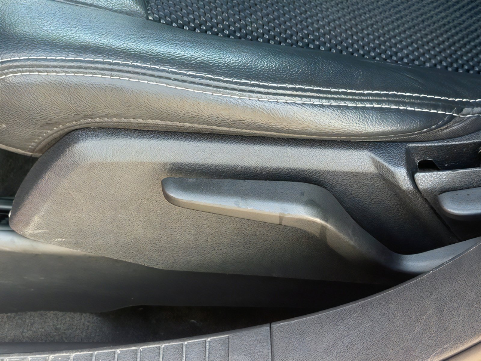 Used 2015 Jeep Compass Sport w/ Power Value Group image 32