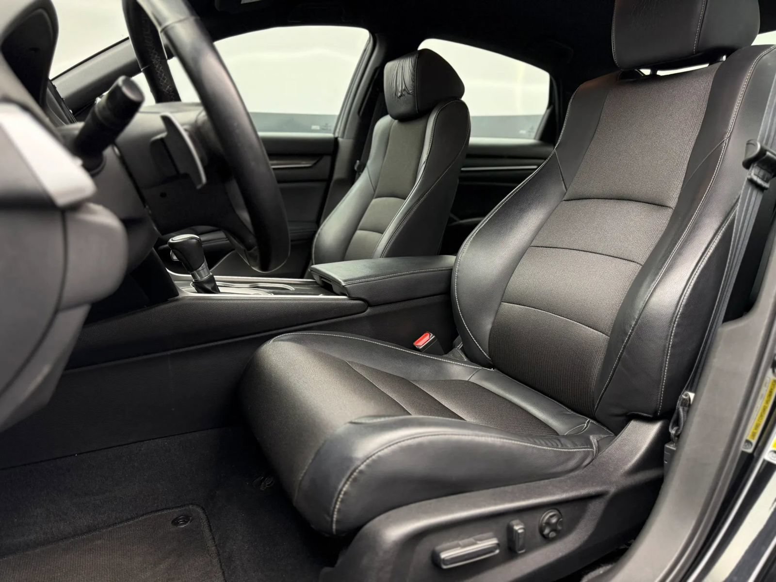 Used 2018 Honda Accord Sport image 11