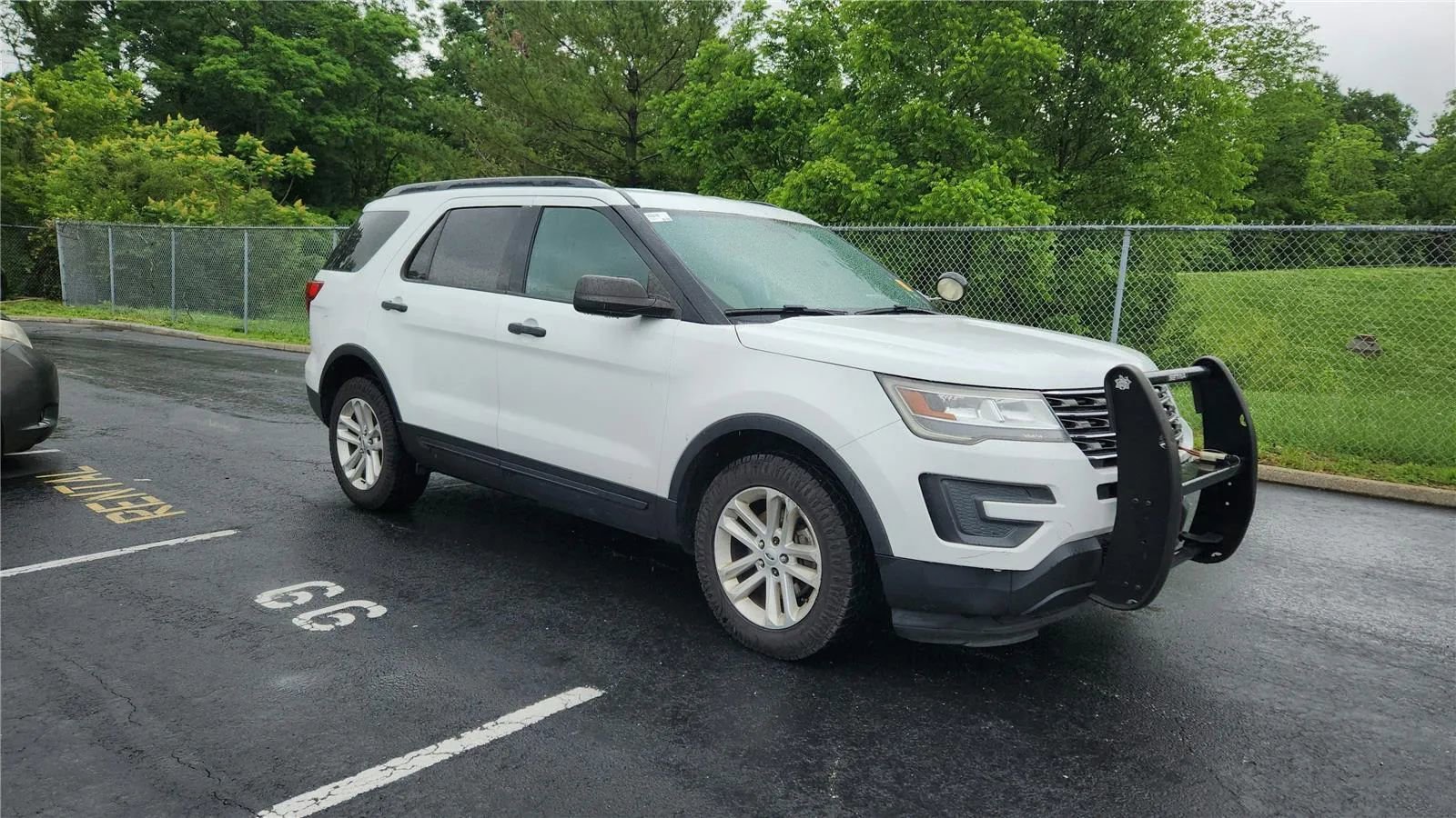 Used 2017 Ford Explorer 4WD image 2