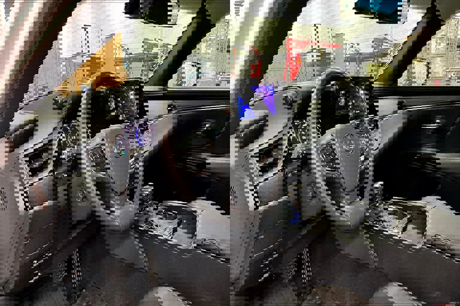 Used 2025 Lexus ES 300h w/ Premium Package image 17