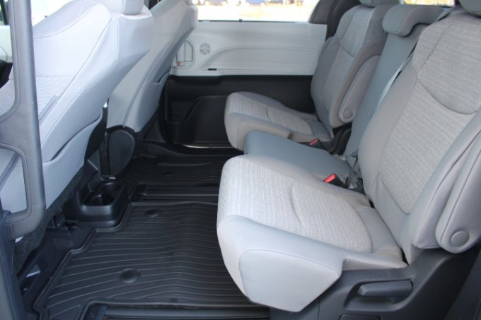 New 2026 Toyota Sienna LE FWD image 14
