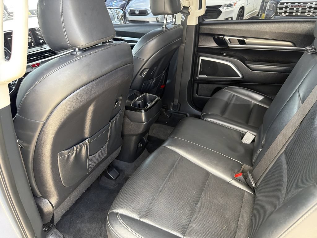 Used 2020 Kia Telluride LX FWD image 12