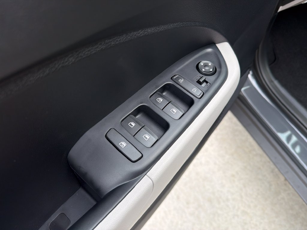 New 2026 Hyundai Venue SEL FWD image 16