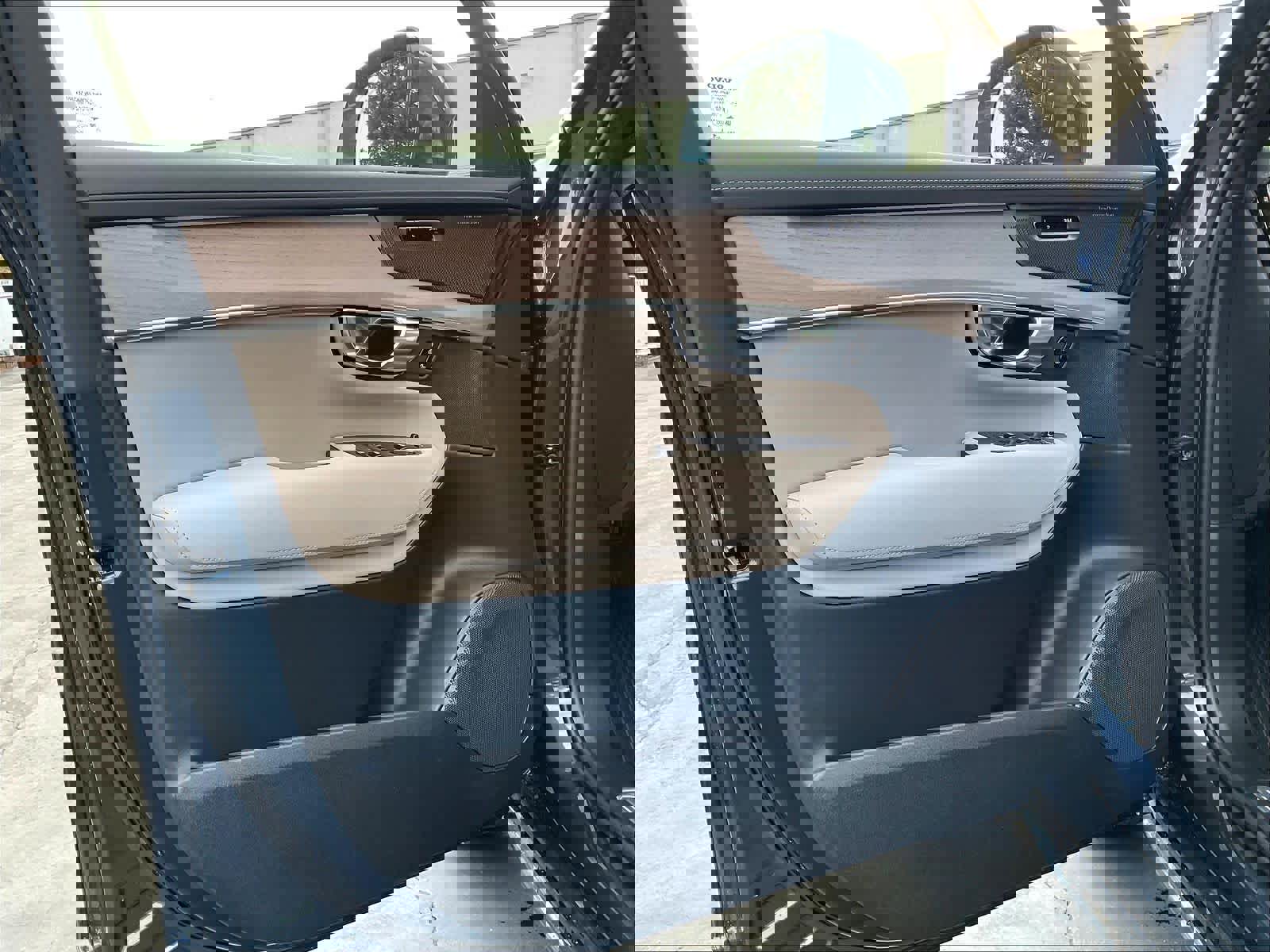 New 2026 Volvo XC90 B6 Plus w/ Protection Package Premier image 24