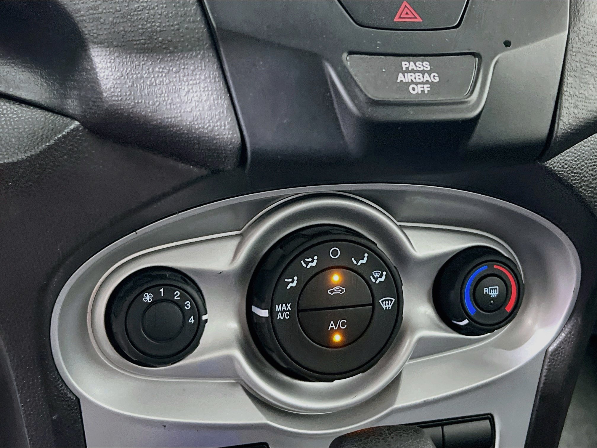 Used 2018 Ford Fiesta SE FWD image 25