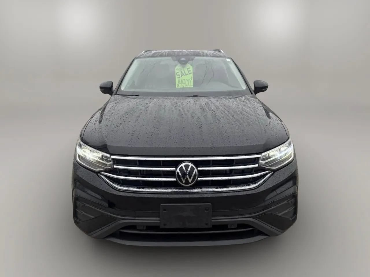 Used 2022 Volkswagen Tiguan SE w/ Panoramic Sunroof Package AWD/4WD image 2