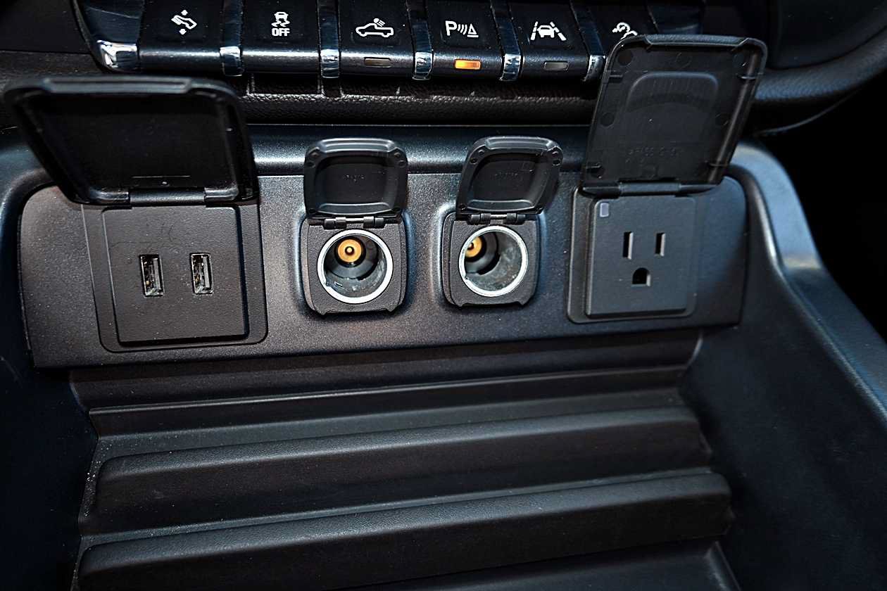 Used 2017 Chevrolet Silverado 1500 LTZ Z71 w/ LTZ Plus Package AWD/4WD image 29