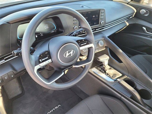 Used 2025 Hyundai Elantra SE image 9